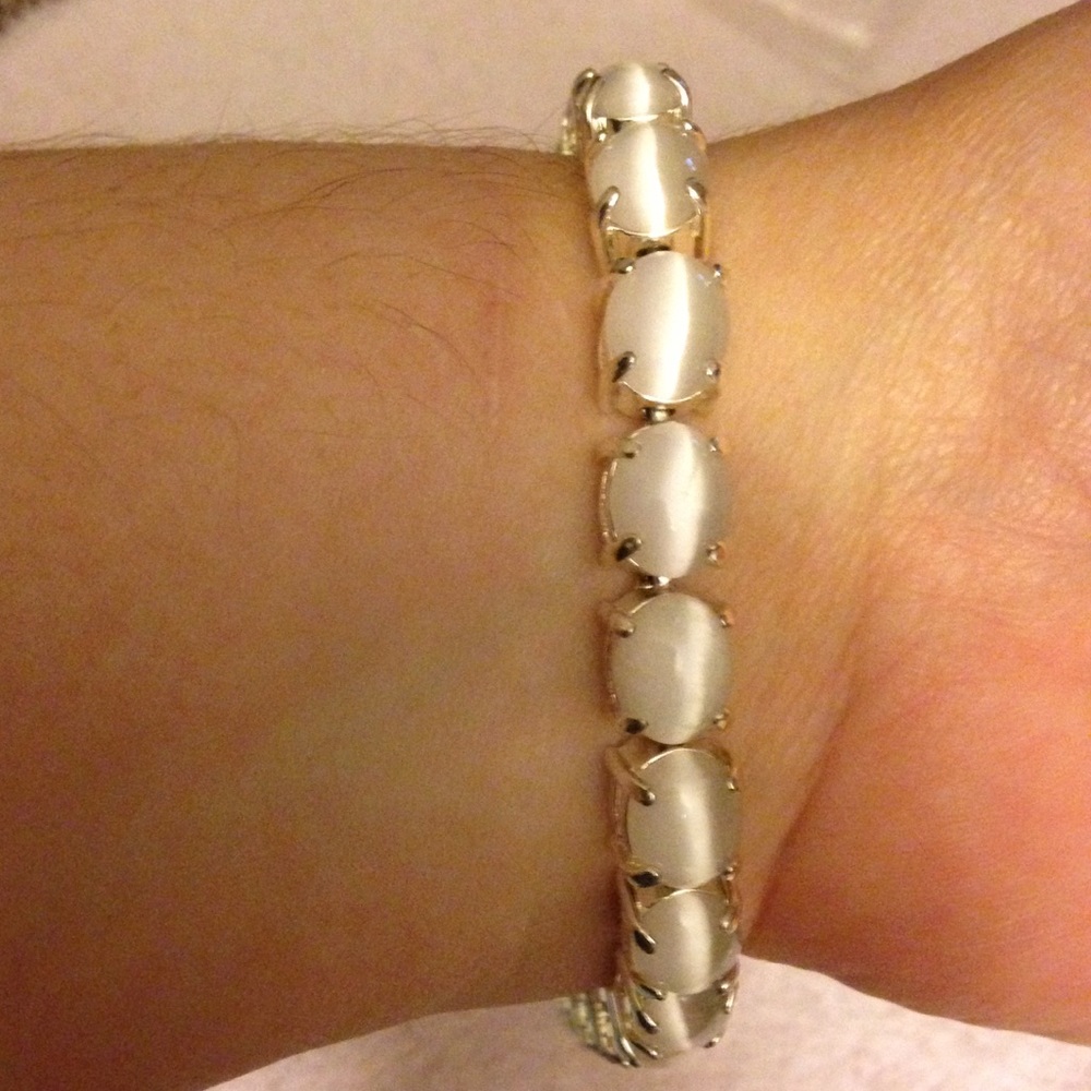 Estate Avon White Cat Eye Bracelet